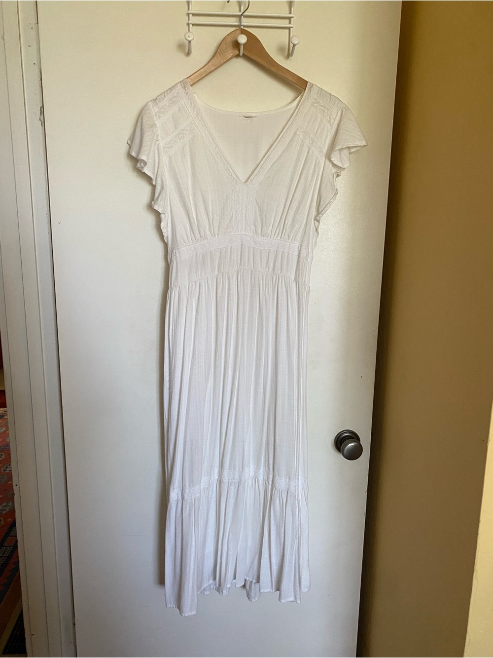 Flutter Sleeve V-Neck Maxi Dress Women’s Medium